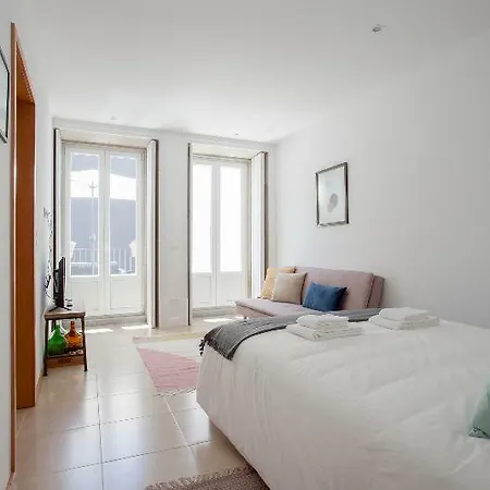 Downtown Sunny Terrace Apartment *